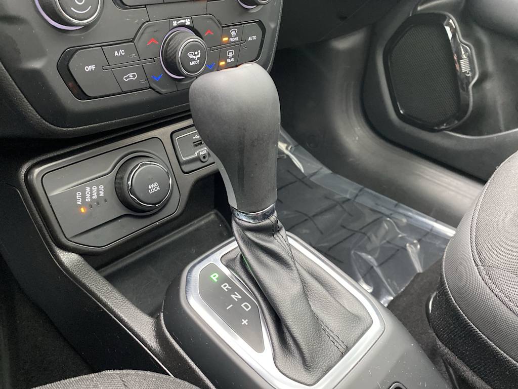 Thumbnail: 2023 Jeep Renegade - 10