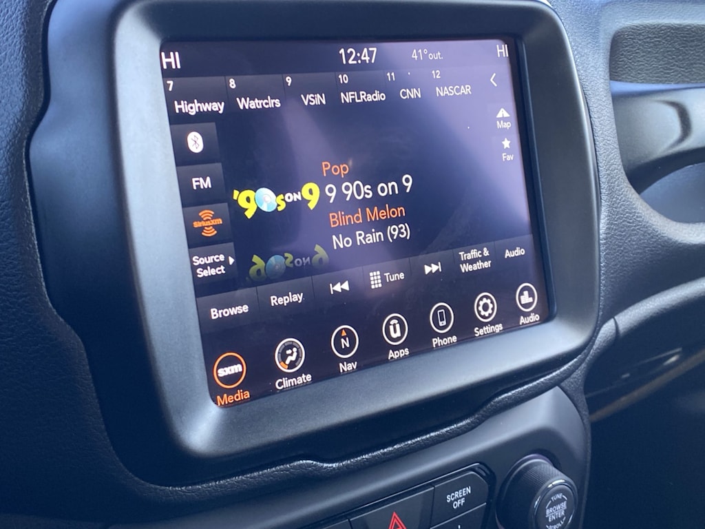 Thumbnail: 2022 Jeep Renegade - 30