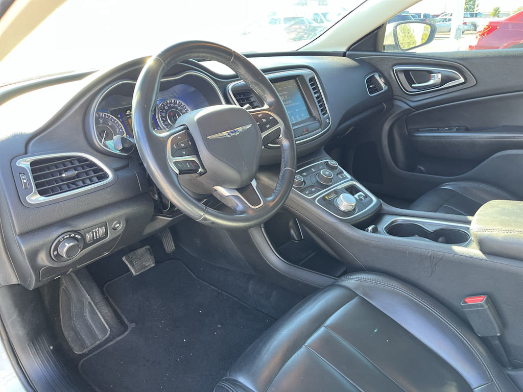 Thumbnail: 2017 Chrysler 200 - 2