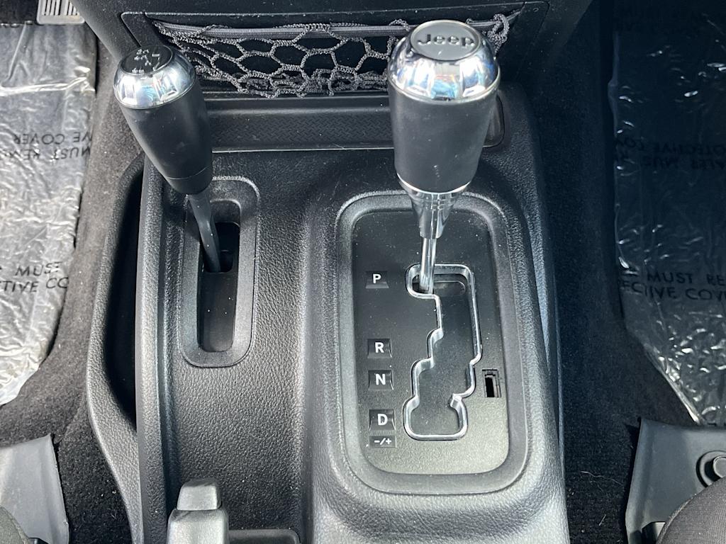 Thumbnail: 2015 Jeep Wrangler - 16