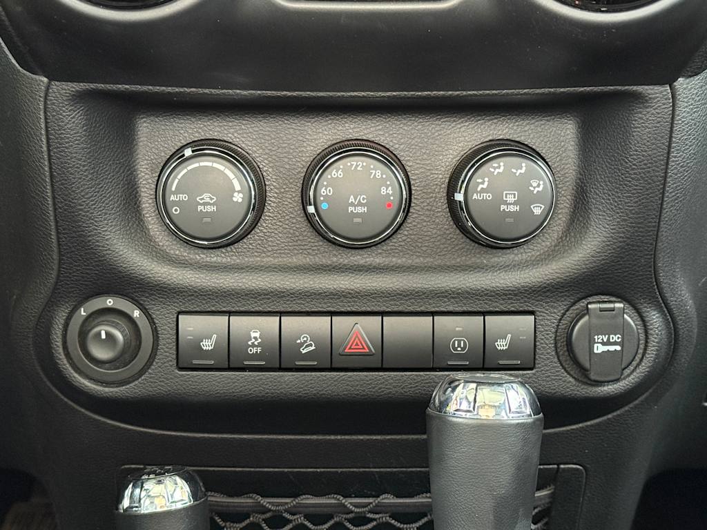 Thumbnail: 2014 Jeep Wrangler - 22