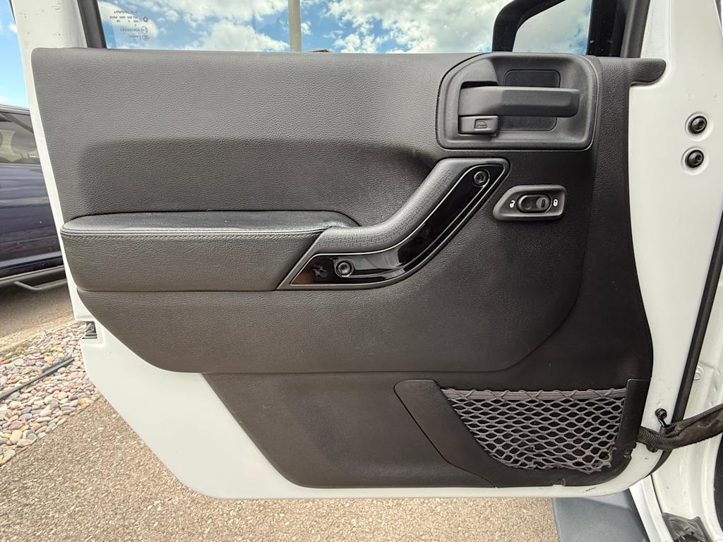 Thumbnail: 2014 Jeep Wrangler - 21