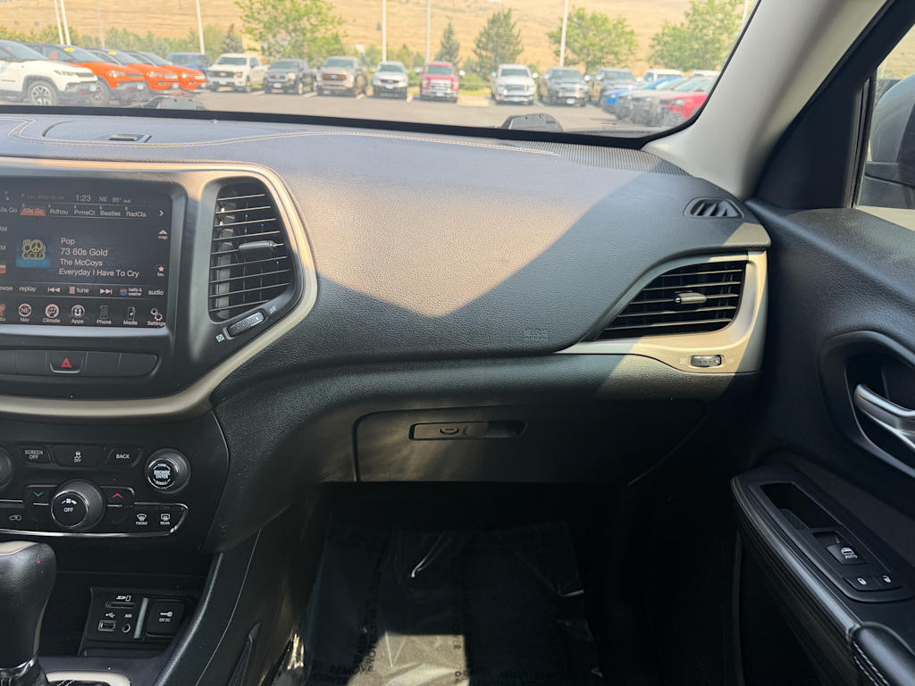 Thumbnail: 2015 Jeep Cherokee - 19