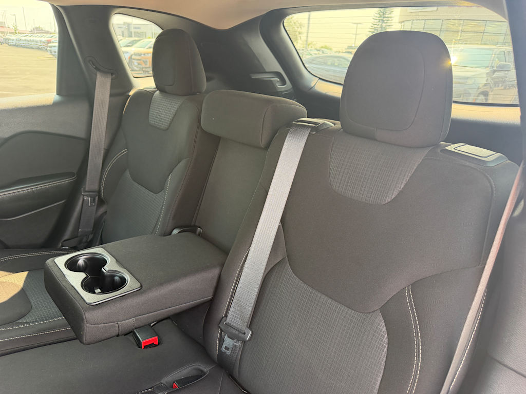 Thumbnail: 2015 Jeep Cherokee - 28