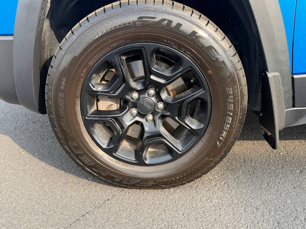 Thumbnail: 2020 Jeep Cherokee - 5