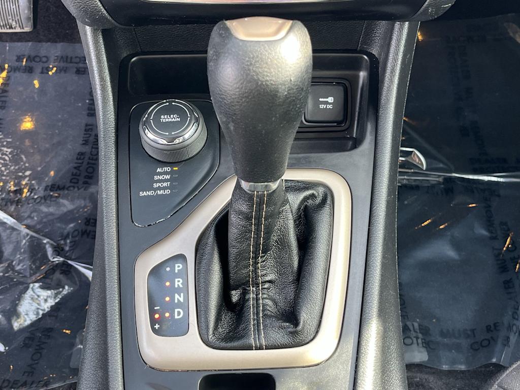 Thumbnail: 2017 Jeep Cherokee - 16