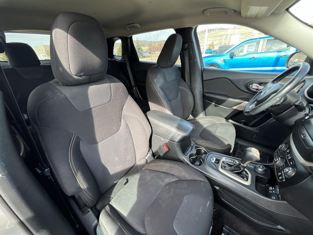 Thumbnail: 2017 Jeep Cherokee - 12