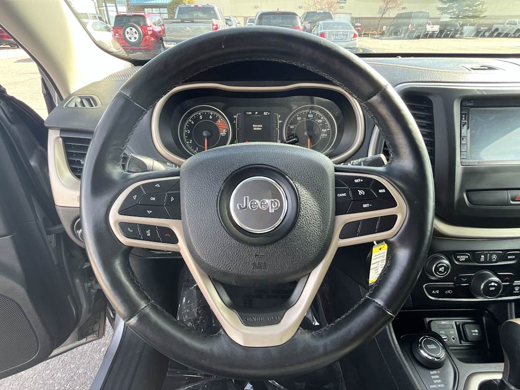 Thumbnail: 2017 Jeep Cherokee - 14