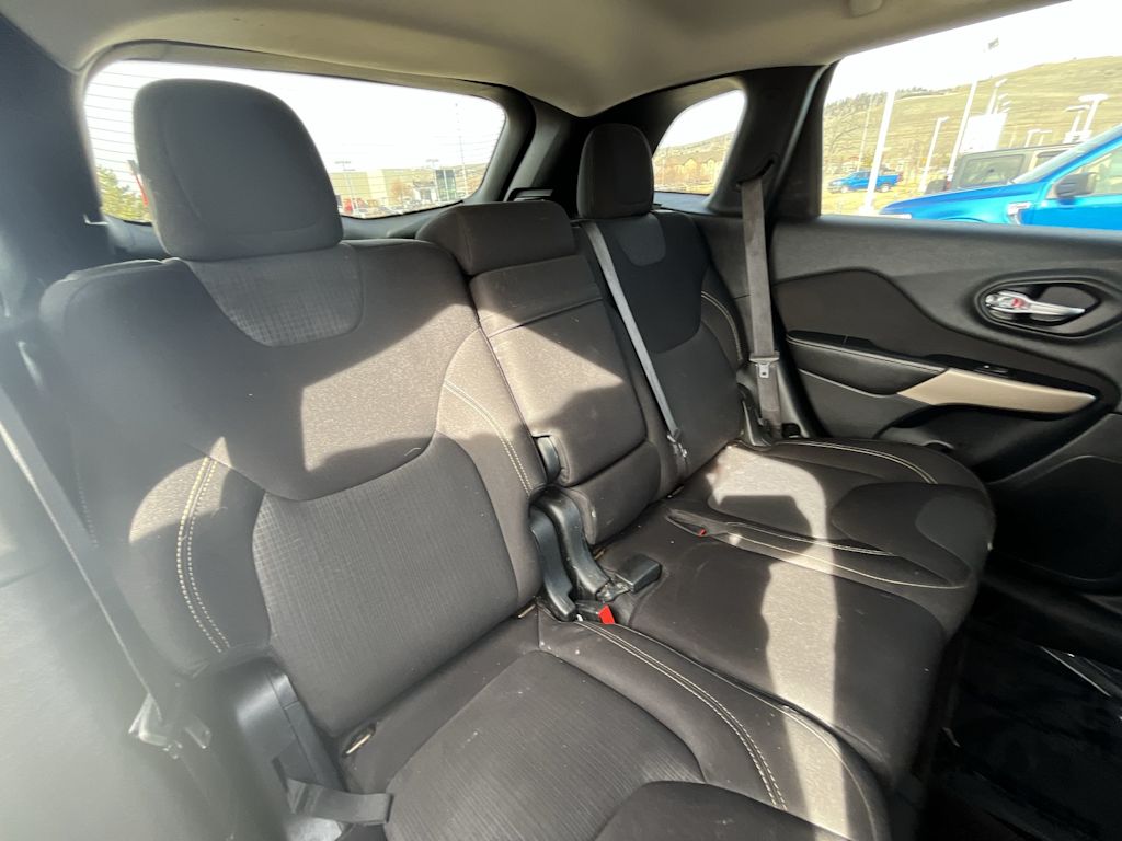 Thumbnail: 2017 Jeep Cherokee - 21