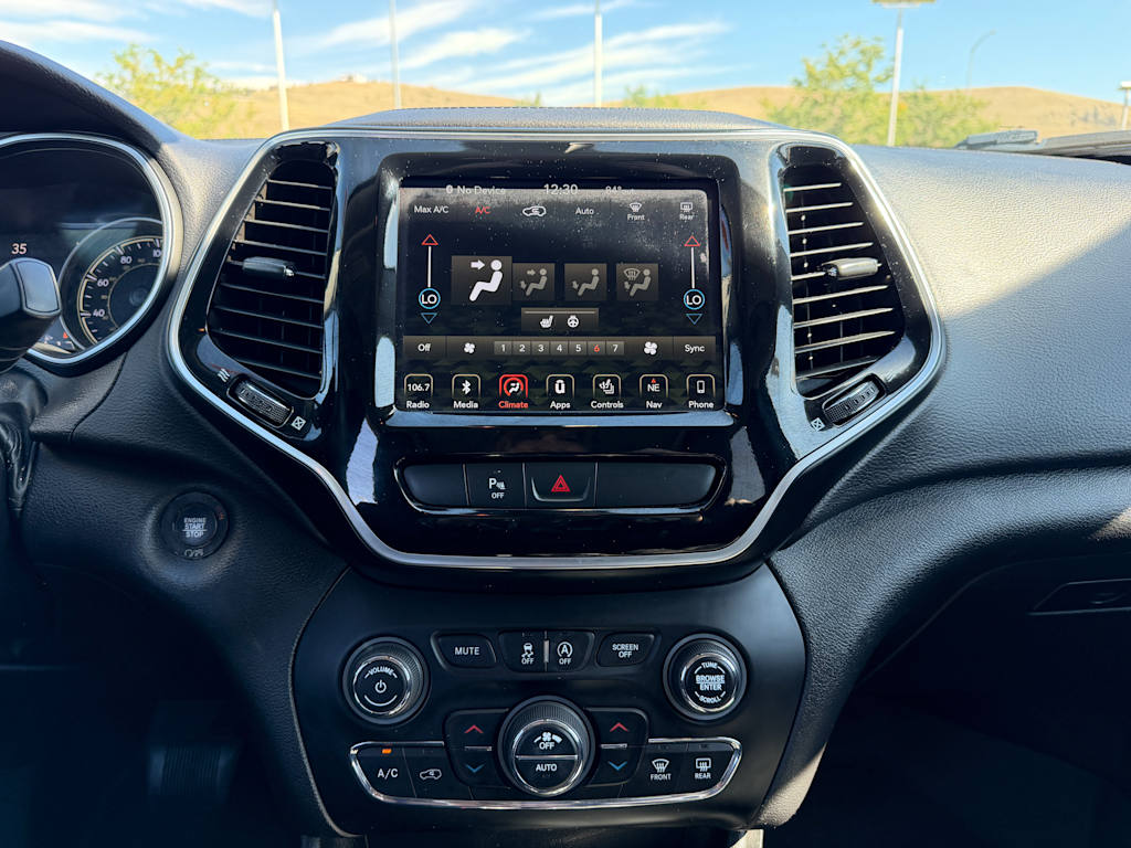 Thumbnail: 2019 Jeep Cherokee - 11