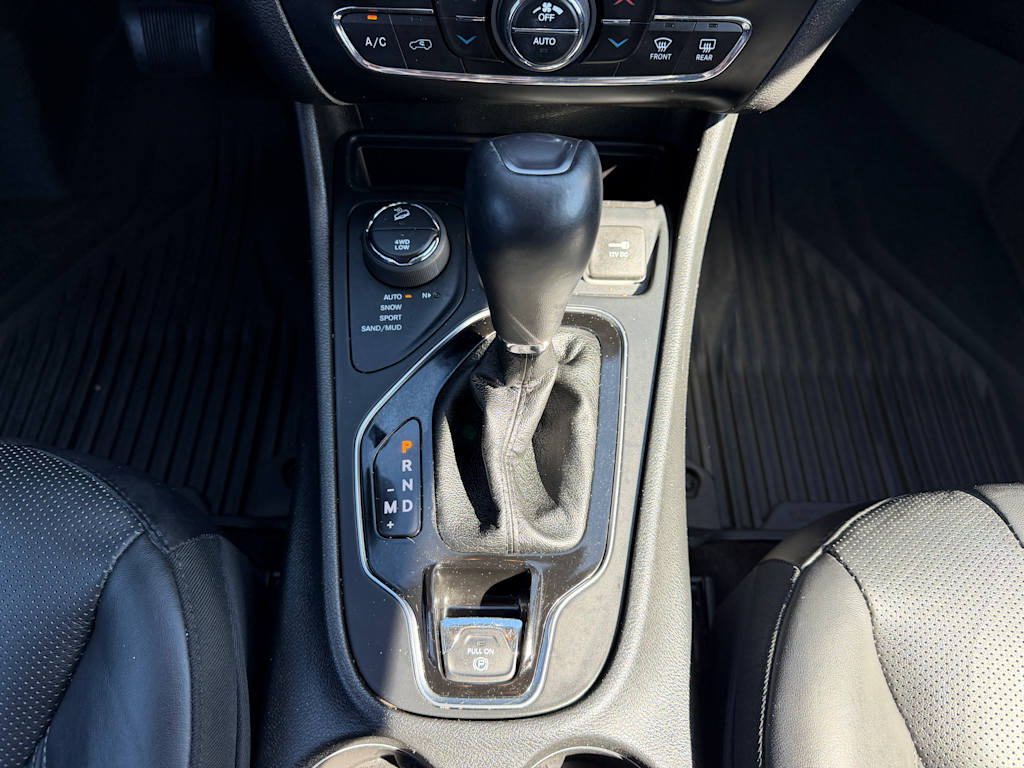 Thumbnail: 2019 Jeep Cherokee - 12