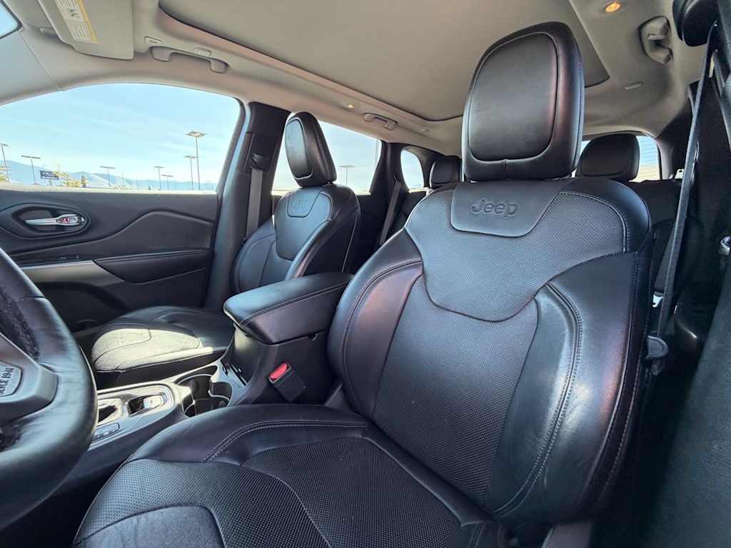Thumbnail: 2019 Jeep Cherokee - 7