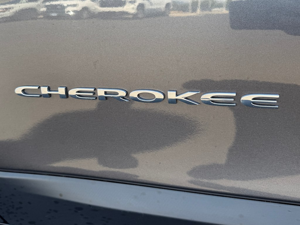 Thumbnail: 2019 Jeep Cherokee - 28