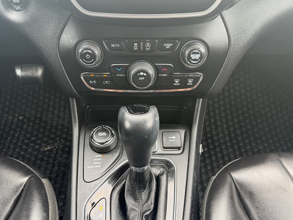 Thumbnail: 2020 Jeep Cherokee - 11