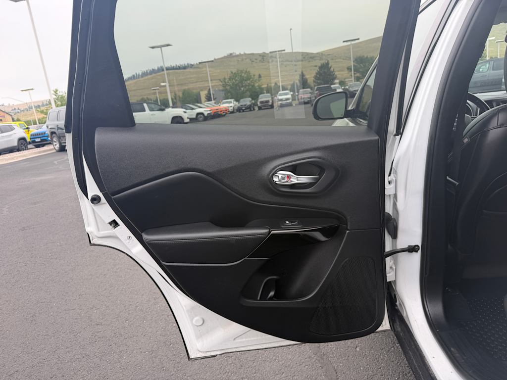 Thumbnail: 2020 Jeep Cherokee - 27