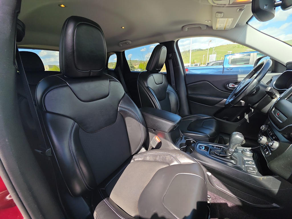 Thumbnail: 2019 Jeep Cherokee - 12