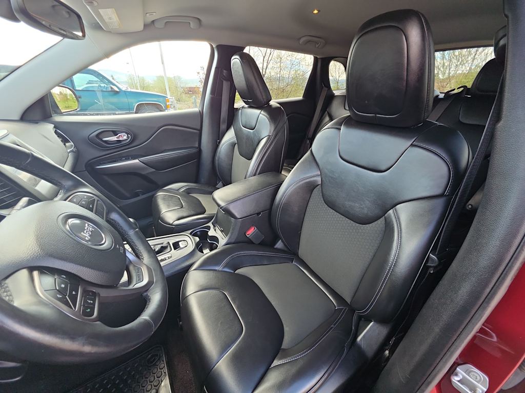 Thumbnail: 2019 Jeep Cherokee - 11