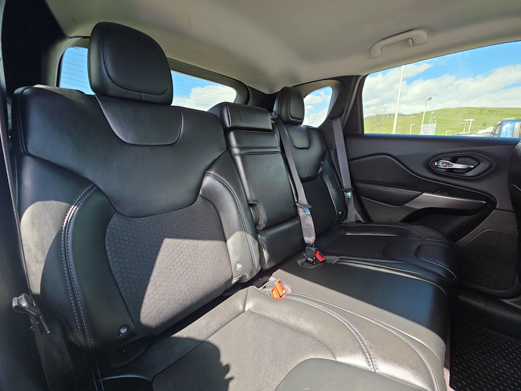 Thumbnail: 2019 Jeep Cherokee - 21