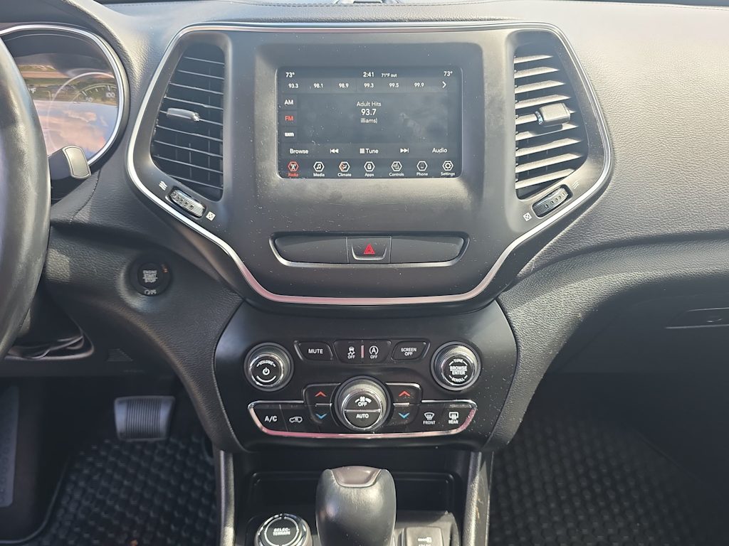 Thumbnail: 2019 Jeep Cherokee - 15