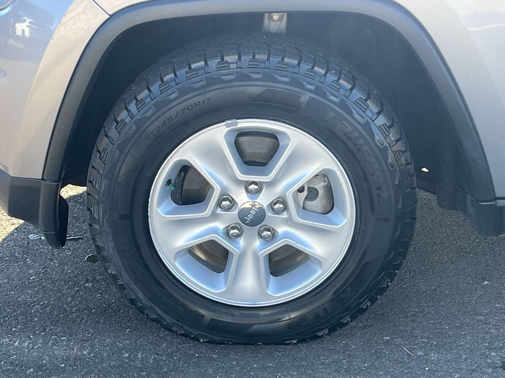 Thumbnail: 2016 Jeep Grand Cherokee - 8