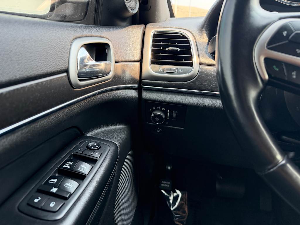 Thumbnail: 2018 Jeep Grand Cherokee - 20