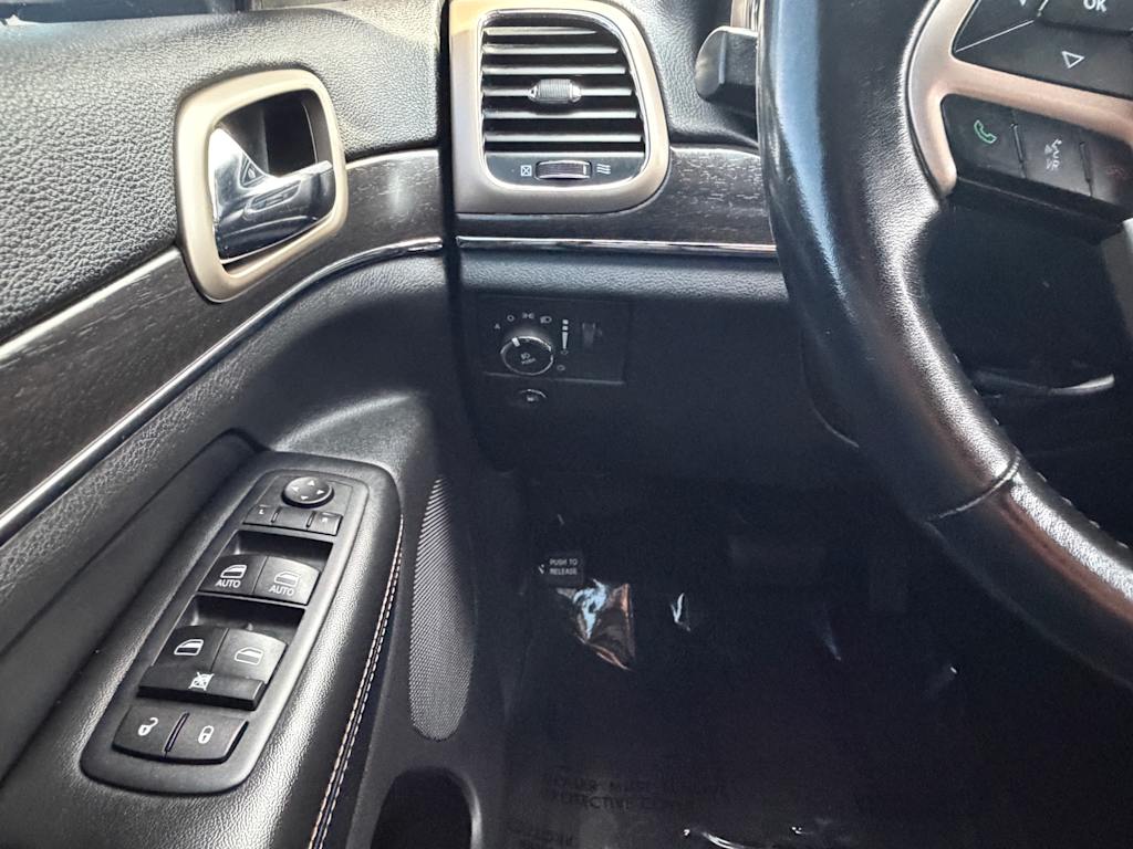 Thumbnail: 2015 Jeep Grand Cherokee - 18