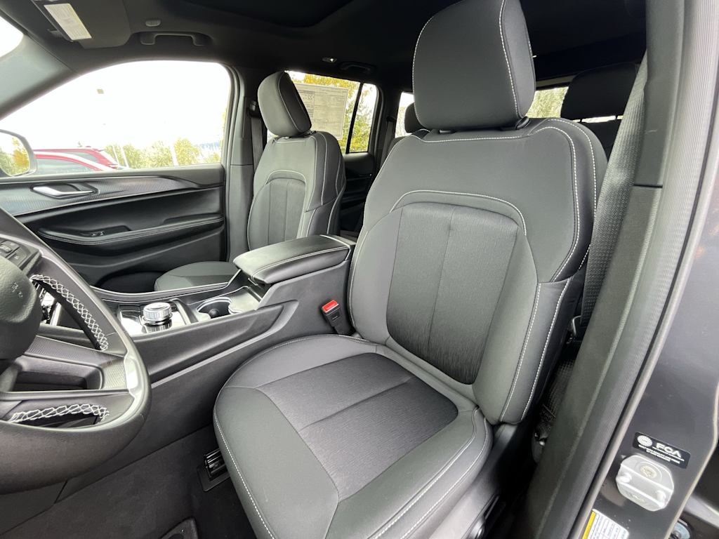 Thumbnail: 2025 Jeep Grand Cherokee - 11