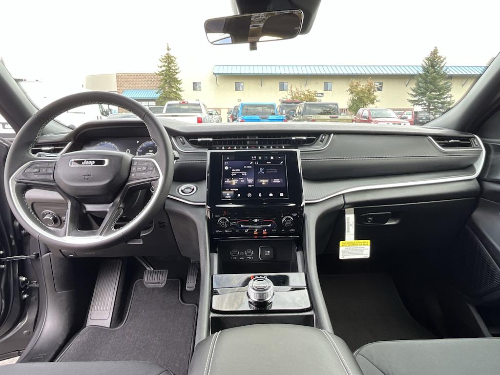 Thumbnail: 2025 Jeep Grand Cherokee - 10
