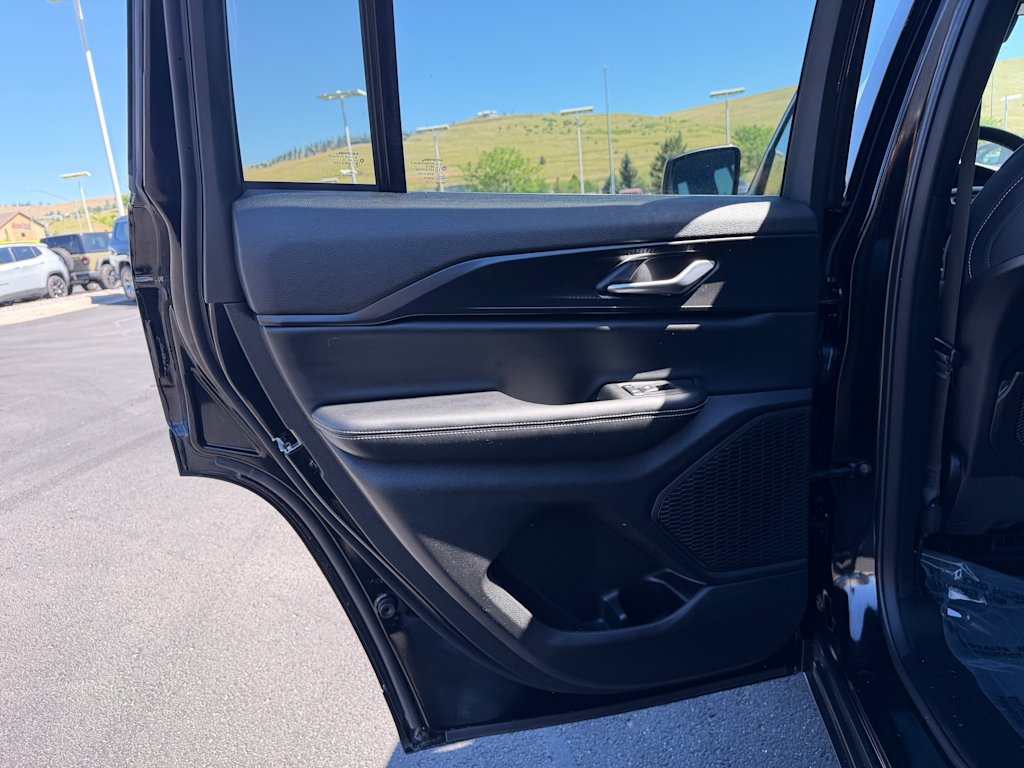 Thumbnail: 2025 Jeep Grand Cherokee - 24