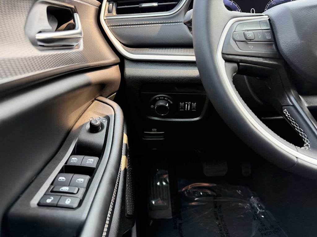 Thumbnail: 2025 Jeep Grand Cherokee - 6