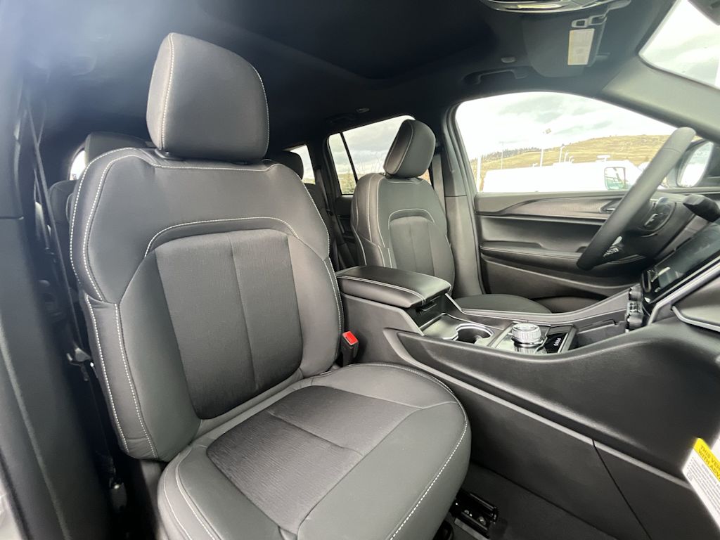 Thumbnail: 2025 Jeep Grand Cherokee - 11