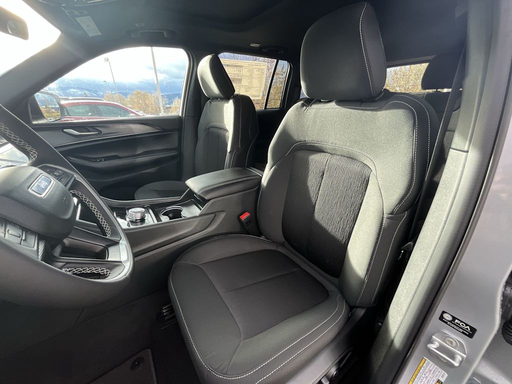 Thumbnail: 2025 Jeep Grand Cherokee - 10