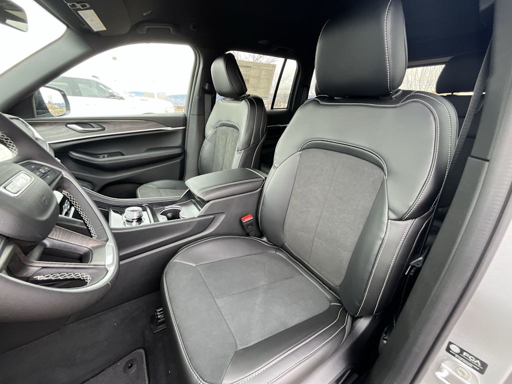 Thumbnail: 2026 Jeep Grand Cherokee - 11