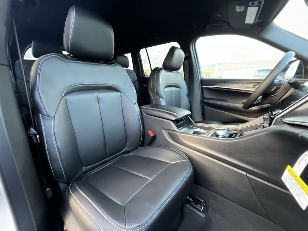 Thumbnail: 2025 Jeep Grand Cherokee - 12