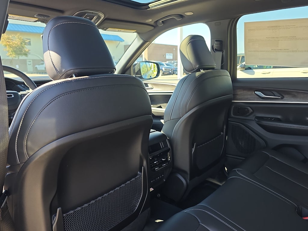 Thumbnail: 2026 Jeep Grand Cherokee - 12