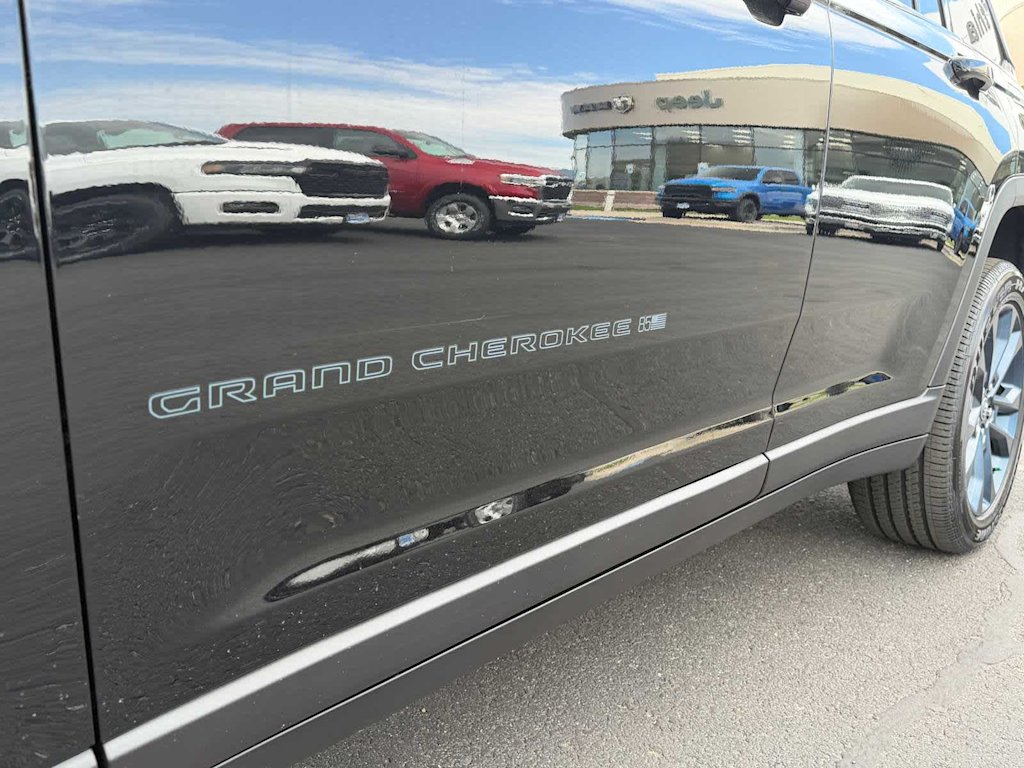 Thumbnail: 2026 Jeep Grand Cherokee - 21