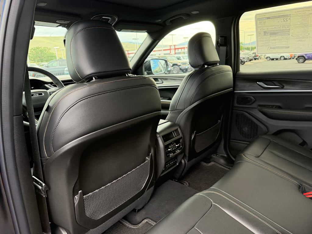 Thumbnail: 2026 Jeep Grand Cherokee - 39