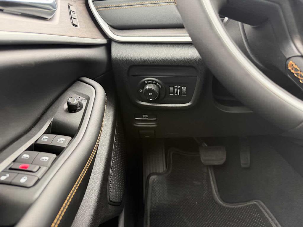 Thumbnail: 2026 Jeep Grand Cherokee - 25