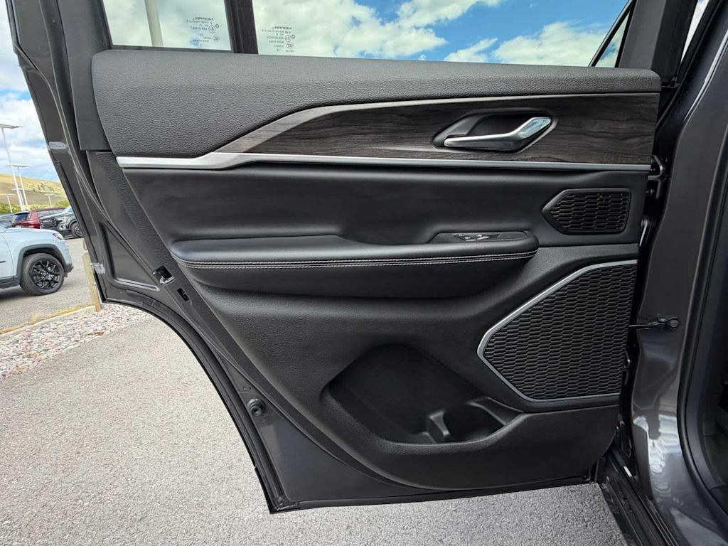 Thumbnail: 2026 Jeep Grand Cherokee - 29