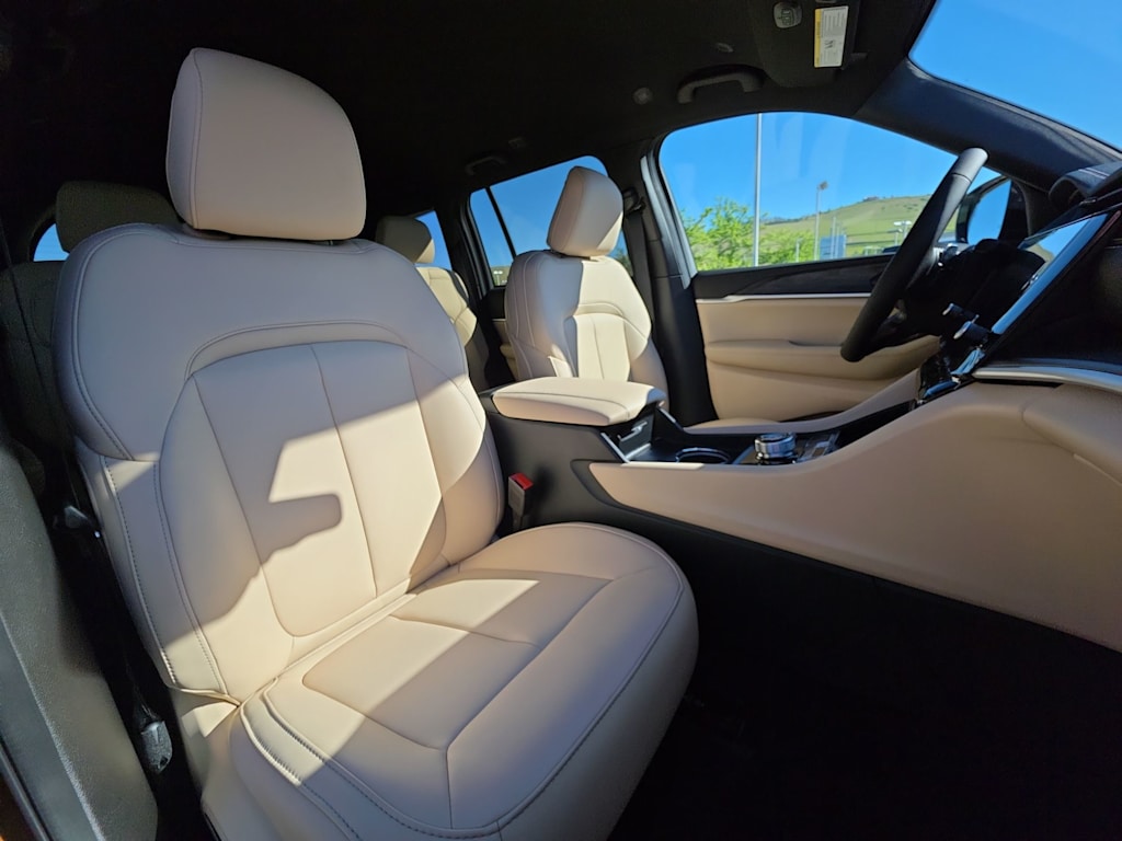 Thumbnail: 2026 Jeep Grand Cherokee - 20