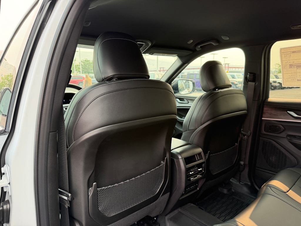 Thumbnail: 2026 Jeep Grand Cherokee - 9