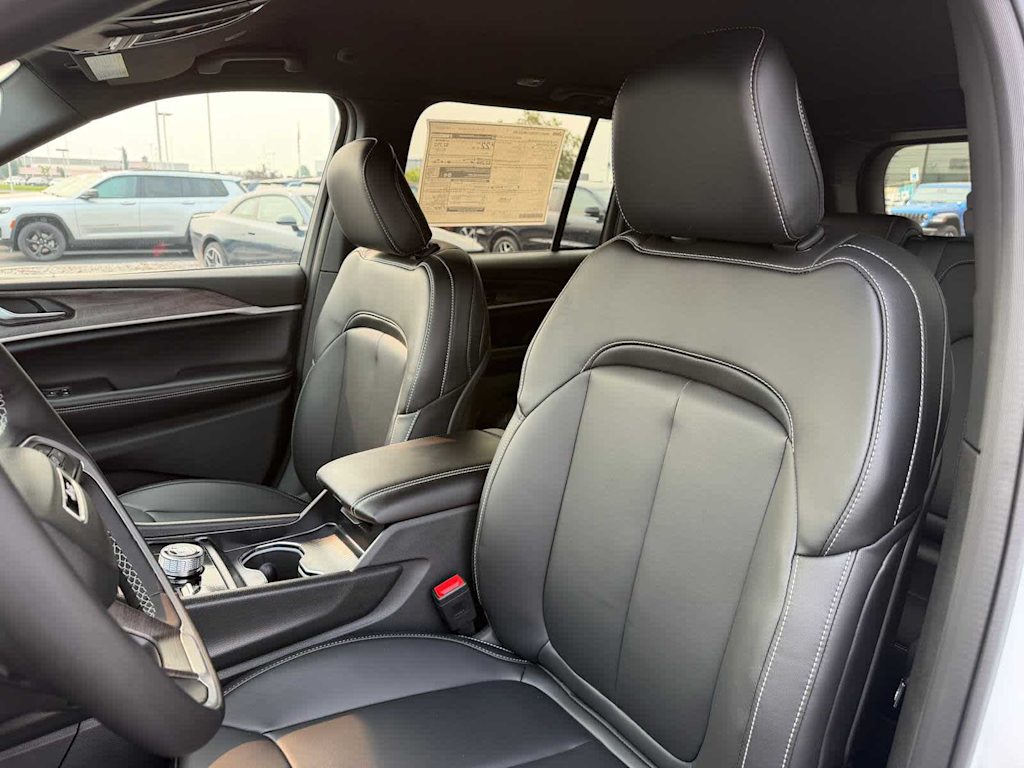 Thumbnail: 2026 Jeep Grand Cherokee - 7