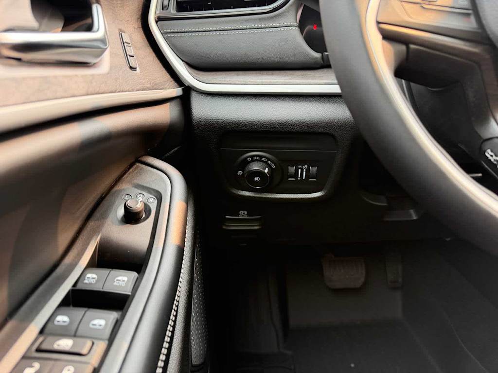 Thumbnail: 2026 Jeep Grand Cherokee - 26