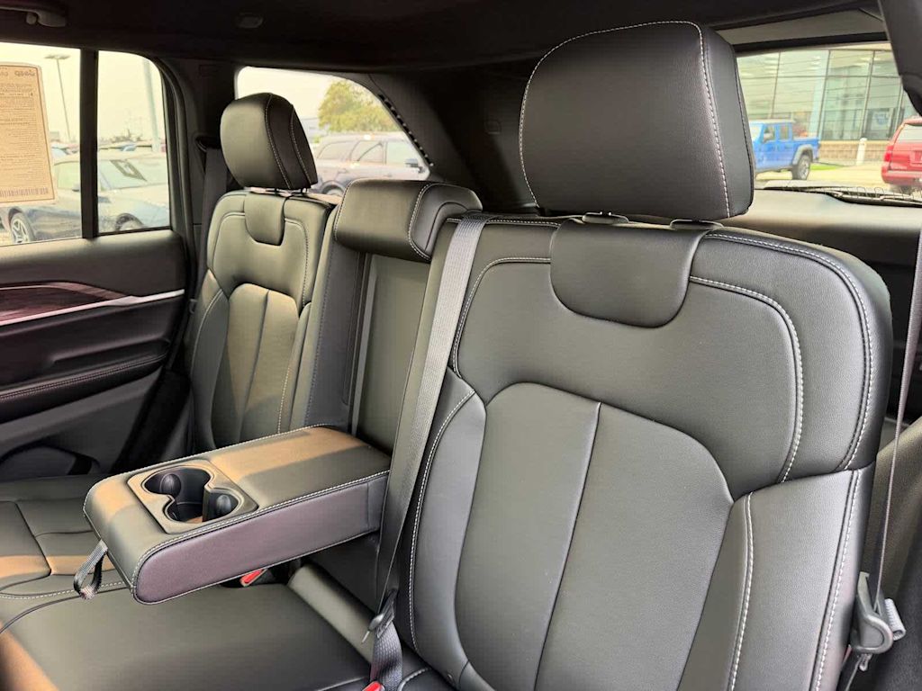 Thumbnail: 2026 Jeep Grand Cherokee - 8