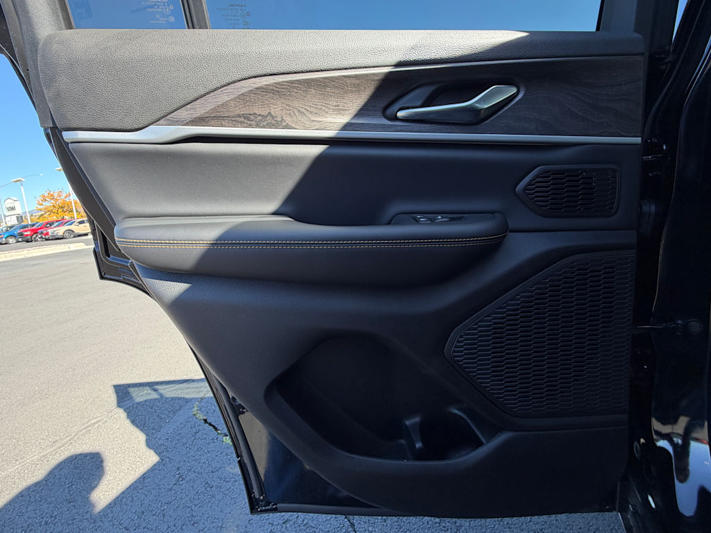 Thumbnail: 2026 Jeep Grand Cherokee - 31