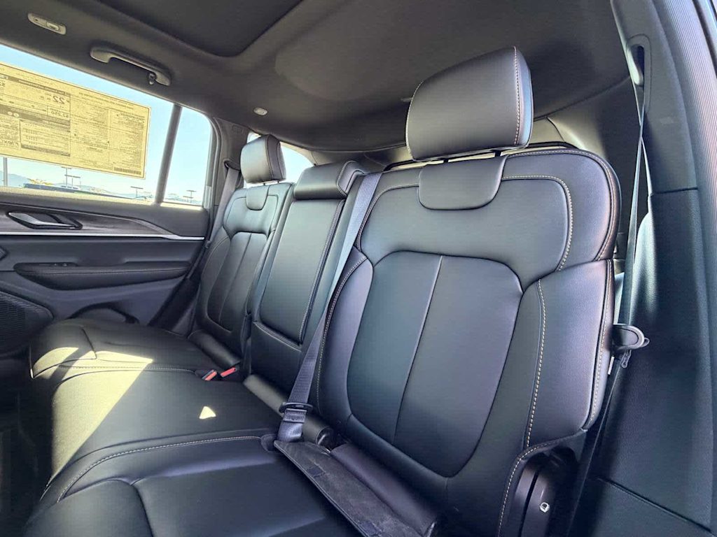 Thumbnail: 2026 Jeep Grand Cherokee - 42
