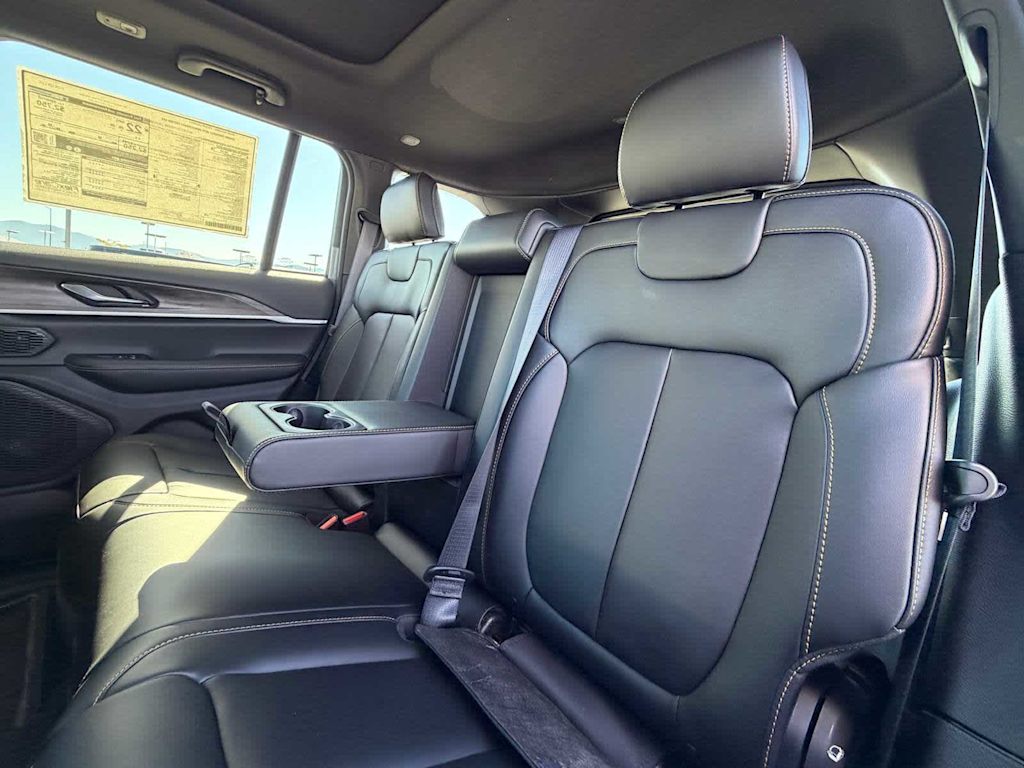 Thumbnail: 2026 Jeep Grand Cherokee - 37