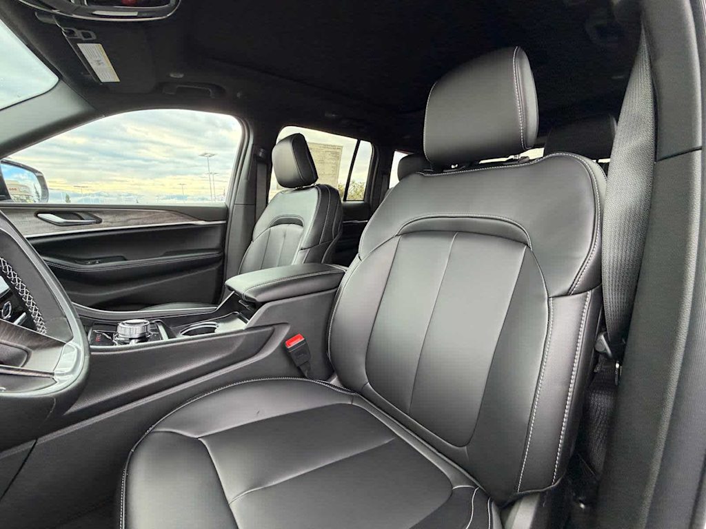 Thumbnail: 2026 Jeep Grand Cherokee - 38
