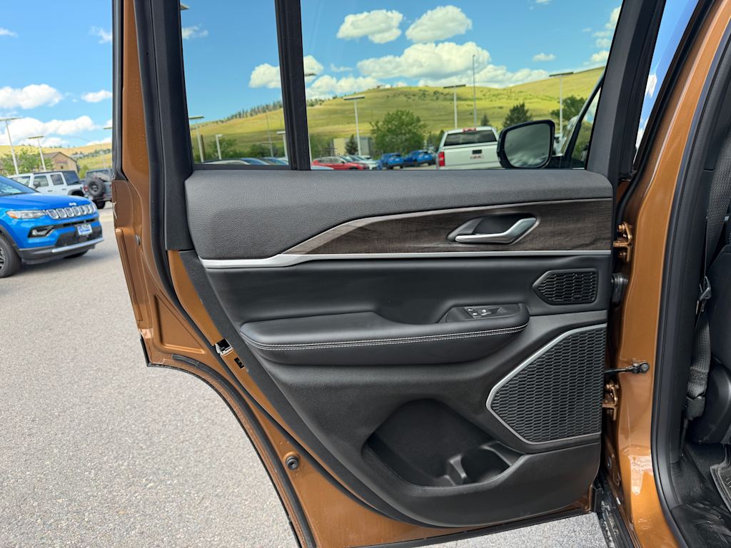 Thumbnail: 2026 Jeep Grand Cherokee - 24