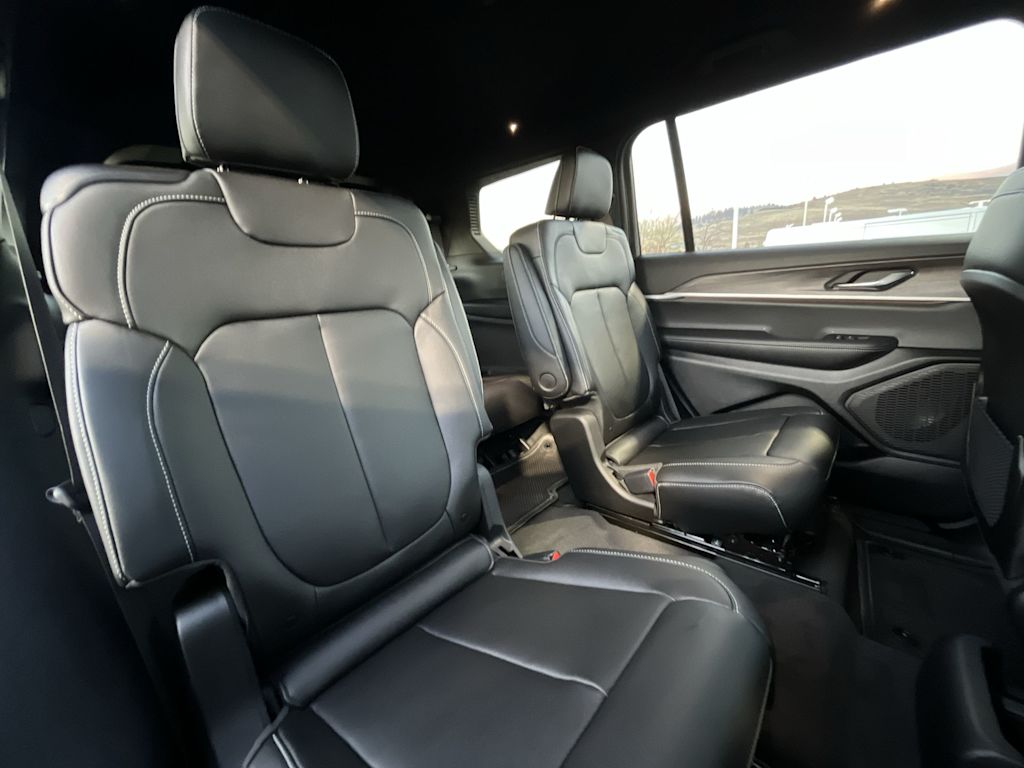 Thumbnail: 2025 Jeep Grand Cherokee L - 11